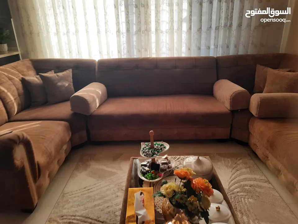 كورنر كبير للبيع