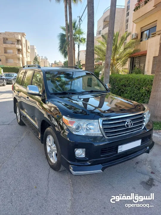 تويوتا لاندكروزر 2015 لون اسود V8 مالك اول  فحص كامل (  33,500 قابل للتفاوض  )