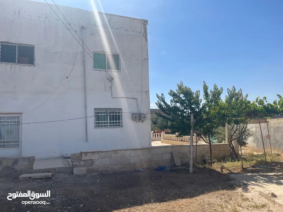 بيت طابقين