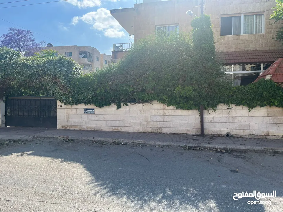 بيت مستقل للايجار بمساحة 300 متر ينفع ل(حضانات، دائرة حكومية)