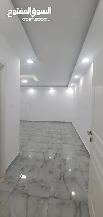 توجد شقة خدمية إدارية  للإيجار في طرابلس منطقة زناته جديده