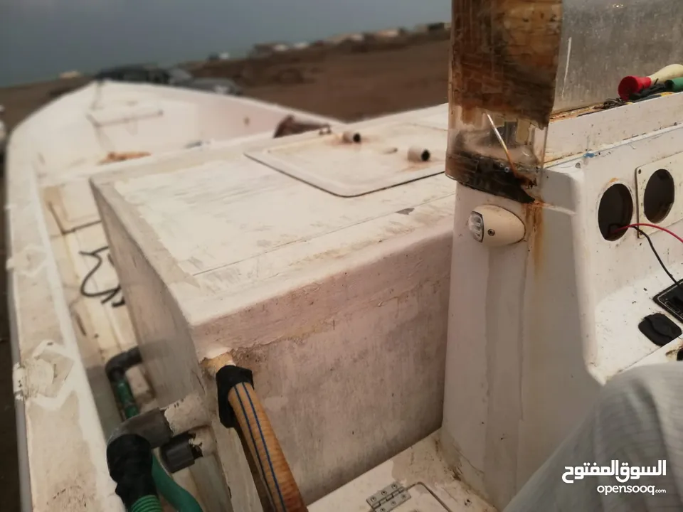 قارب مسطح 33 قدم مصنع وادي حام كلباء 2017 القارب فيه محياة للسمك الحي 2 واحد كبير فوق وثلاجة السطحة