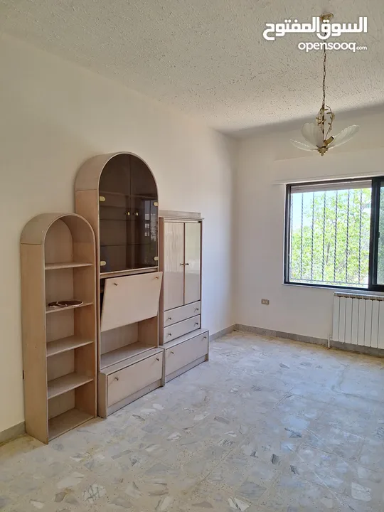 فيلا فاخرة للبيع أو للايجار في الأردن (منطقة الحصن - اربد )من المالك مباشرة للسكن /للأعمال التجارية