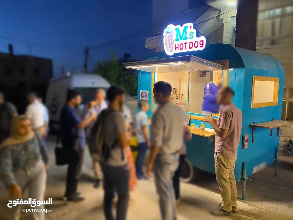 مقطورة طعام متنقلة