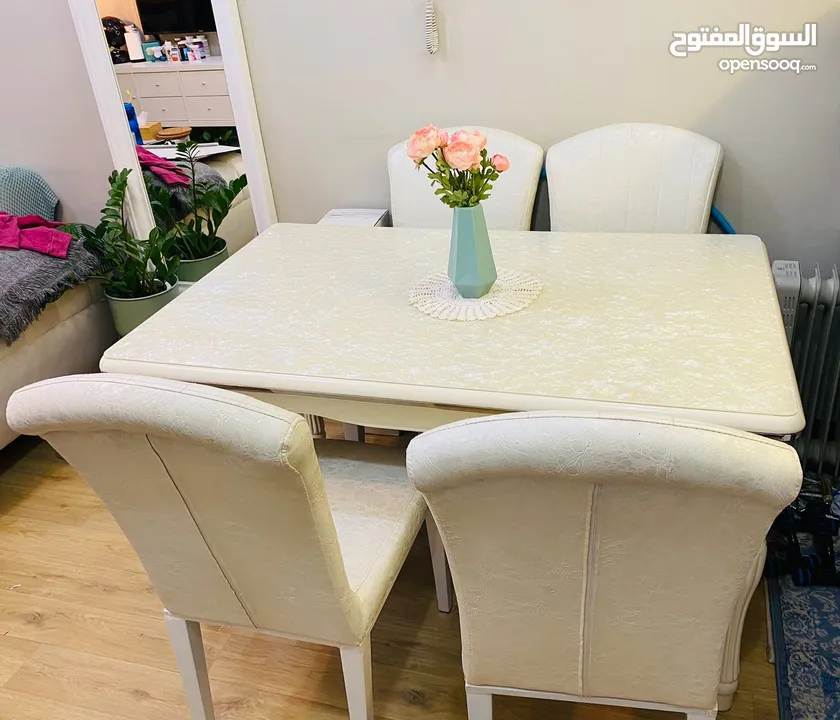 4 Seater Dining Table White Color