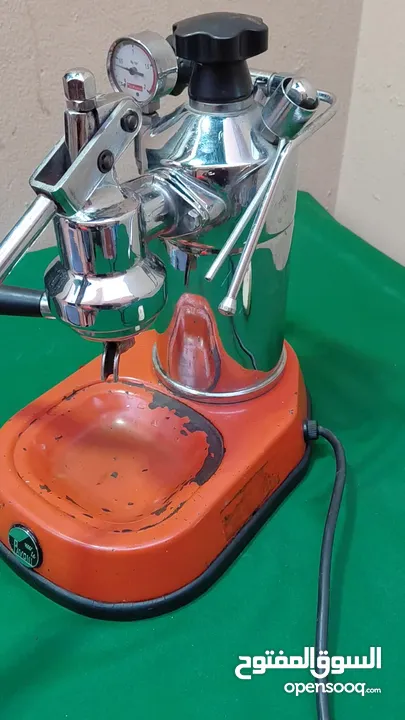 مكينة تحضير القهوة قديمة جدا