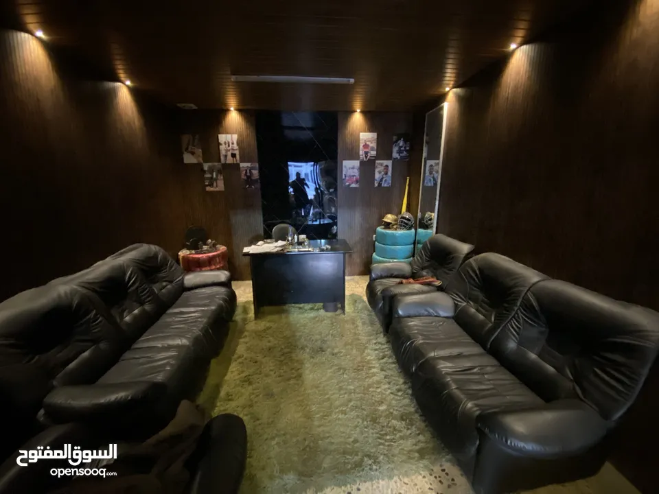 طقم كنب جلد اسود ملوكي