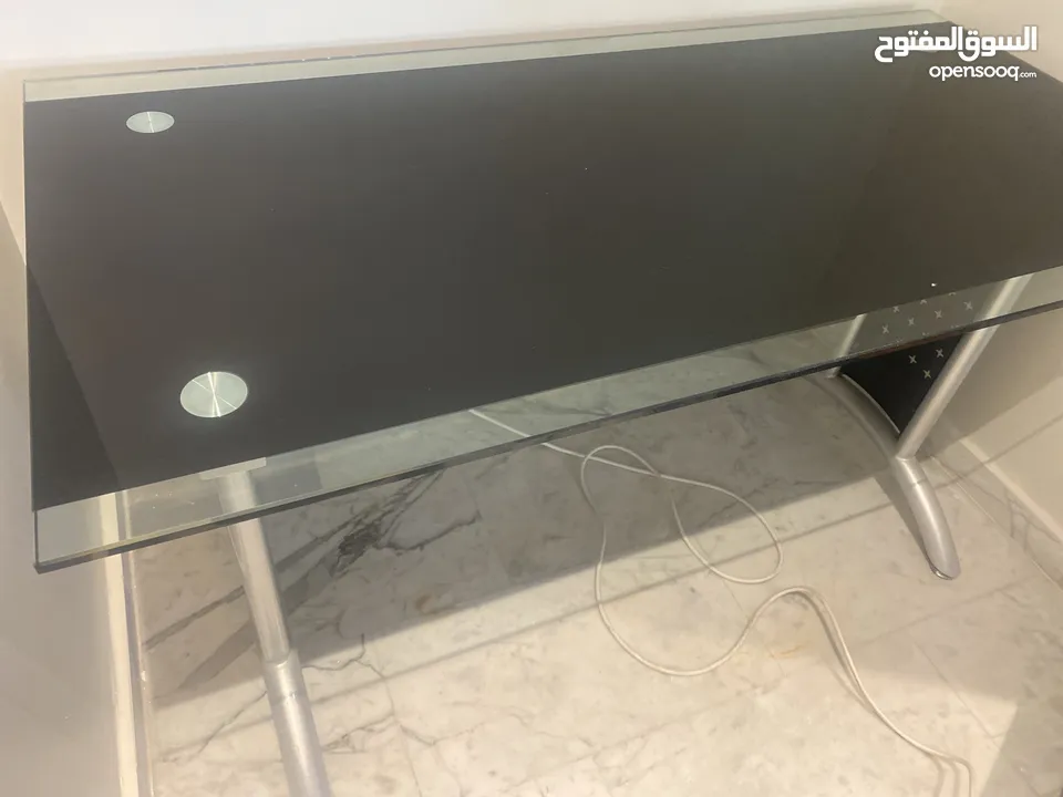 مكتب زجاج وحديد ثقيل للبيع