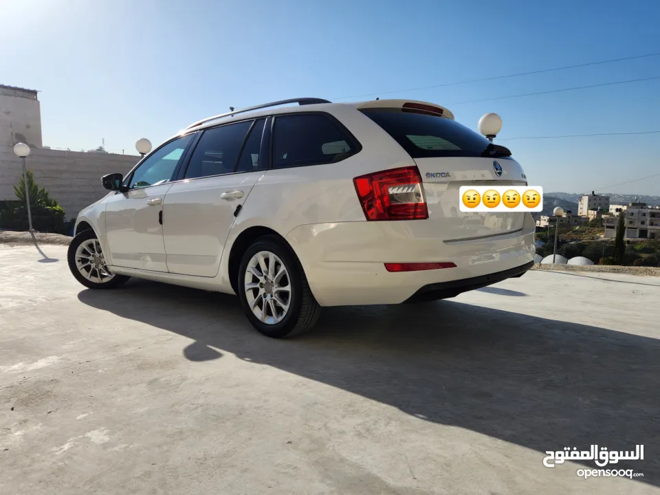 سكودا اوكتافيا  محرك 1600 cc تيربو محرك بوش  السيارة دهان شركة  فش فيها ولا ضربة  إمكانية البدل على