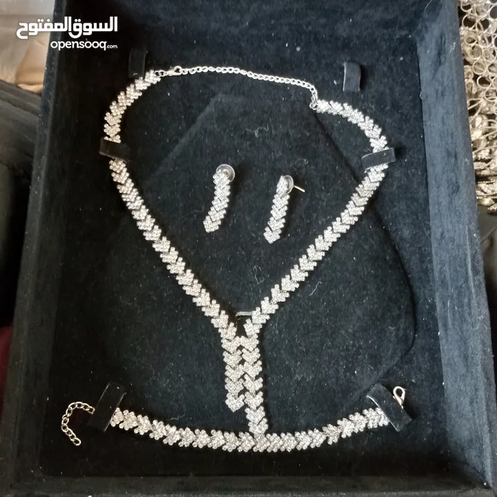 فستان عروس ملكي مع كامل ملحقاته