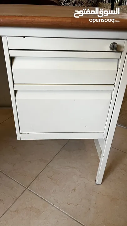 مكتب                   ً