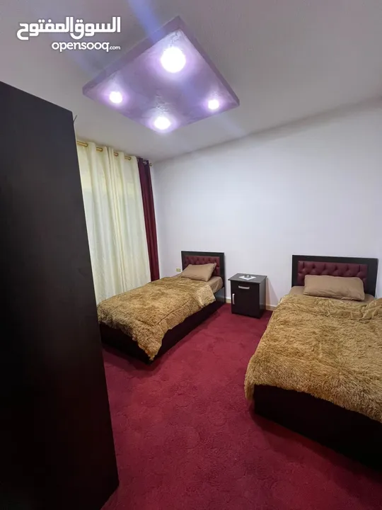 شقق مفروشه بالكامل كبيره وصغيره  نظافه مميزه للايجار خلف مركز الحسين للسرطان / الجامعه الاردنيه