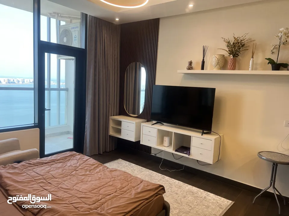 ستديو للايجار مطل على البحر يوجد بلكونه شامل ewa في مبنى جديد