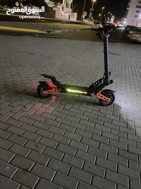 سكوتر CRONY السرعة القصوي 43 كم/ساعة و في 30 كيلومتر