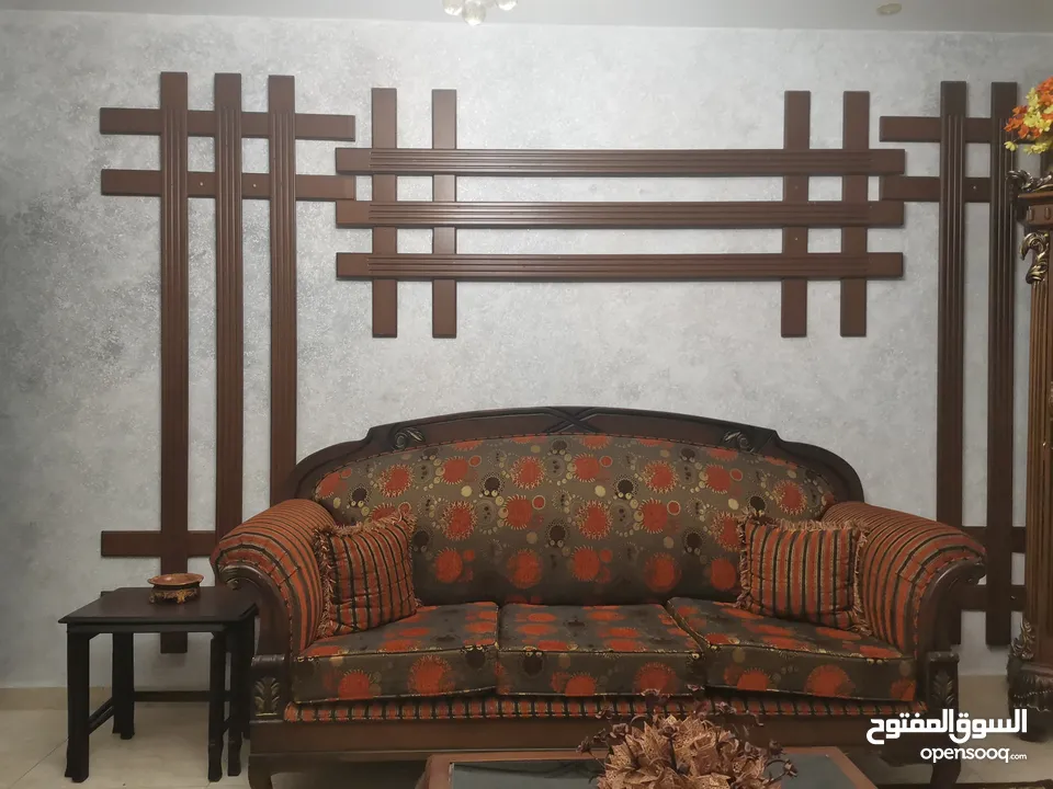طقم كنب زان بحالة الوكالة بسعر مغري