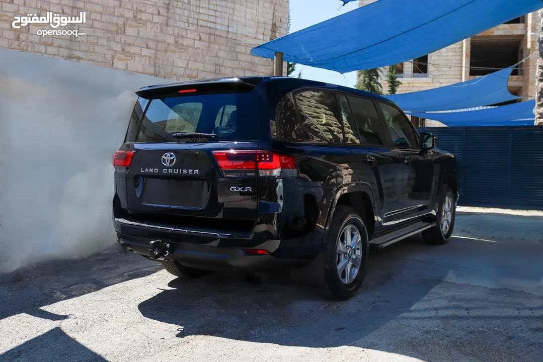 TOYOTA LAND CRUISER 300 GXR V6 موديل 2024 للبيع