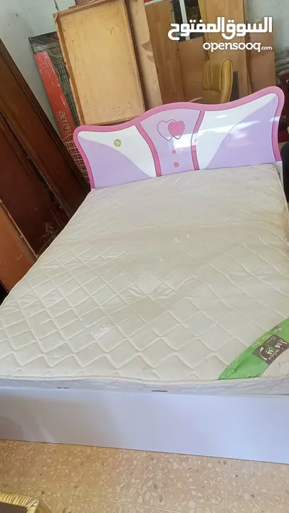 تخت مفرد ونص مع فرشه زنبركيه