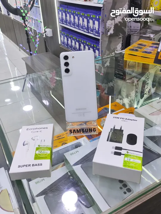 مستعمل اخو الجديد Samsung S21 FE 5g رام 16 جيجا 256 أغراضة والكرتونه الأصلية متوفر توصيل