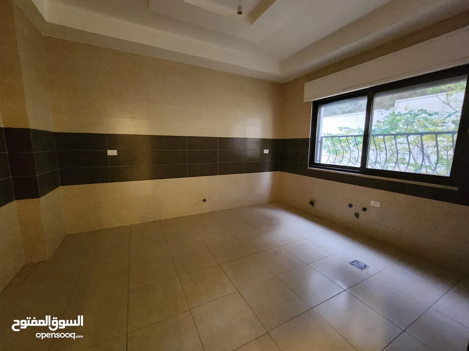 شقة فارغة للبيع في دير غبار ref : 14244