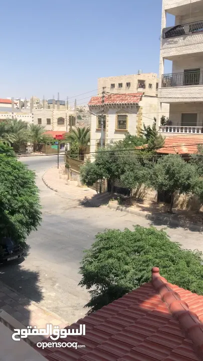 شقة للبيع بحي عدن من المالك  مباشرة والسعر قابل للتفاوض وسيتم خصم اي مبلغ صيانة من المبلغ