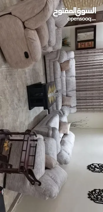 فيلا للبيع بالبنيات طريق المطار شارع الخدمات في حي هادئ جدا