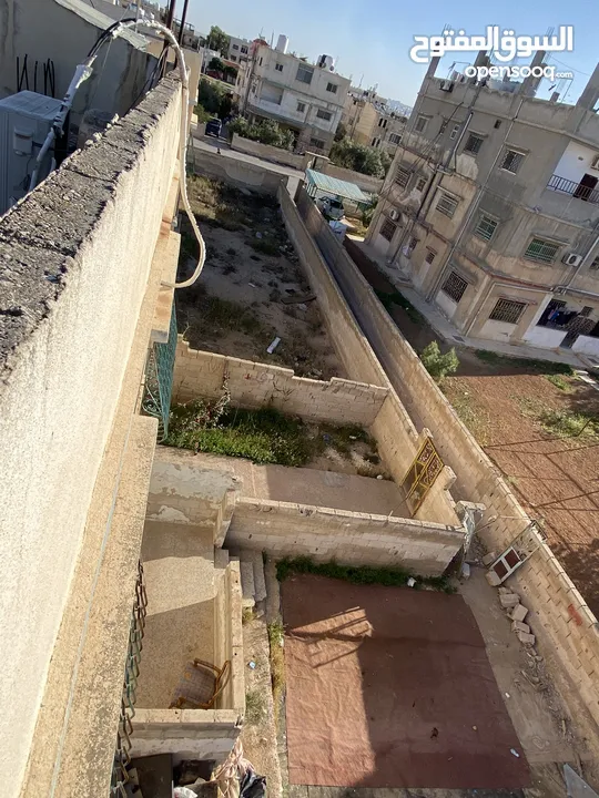 منزل مستقل طابقين مع ارض وحديقة مساحة الارض 1000 متر مربع . للتواصل واتساب : +905364503647