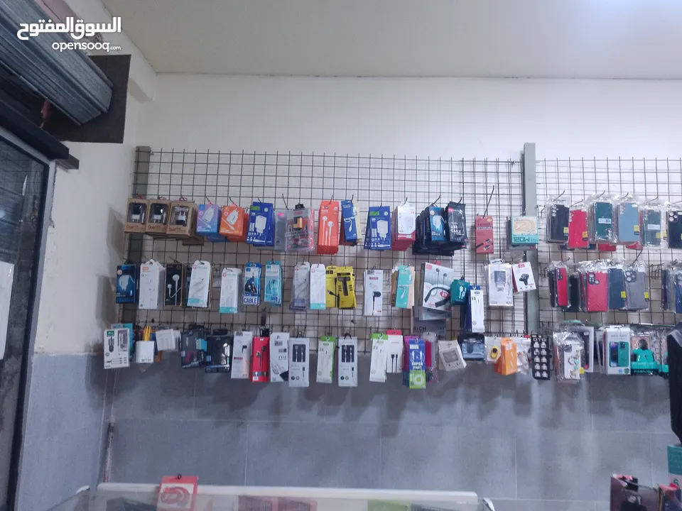 بضاعة محل إتصالات