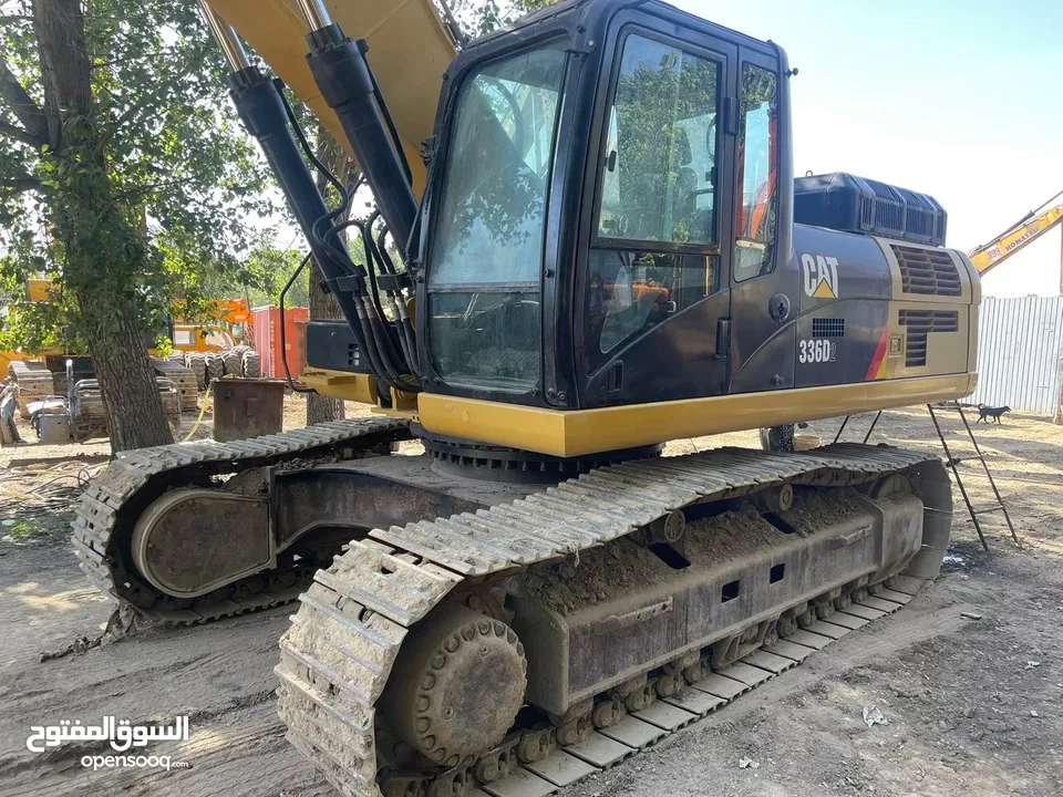 Excavators available for sale in UAE. BEST CONDITION AND BEST PRICE!