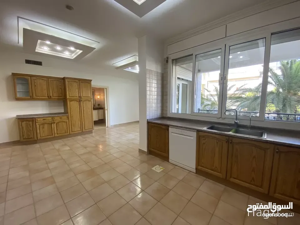 شقة غير مفروشة للإيجار 360م2 ( Property 17869 ) سنوي فقط