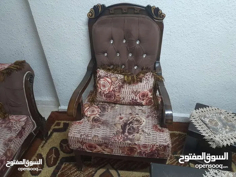 طقم كنب بحالة ممتازة