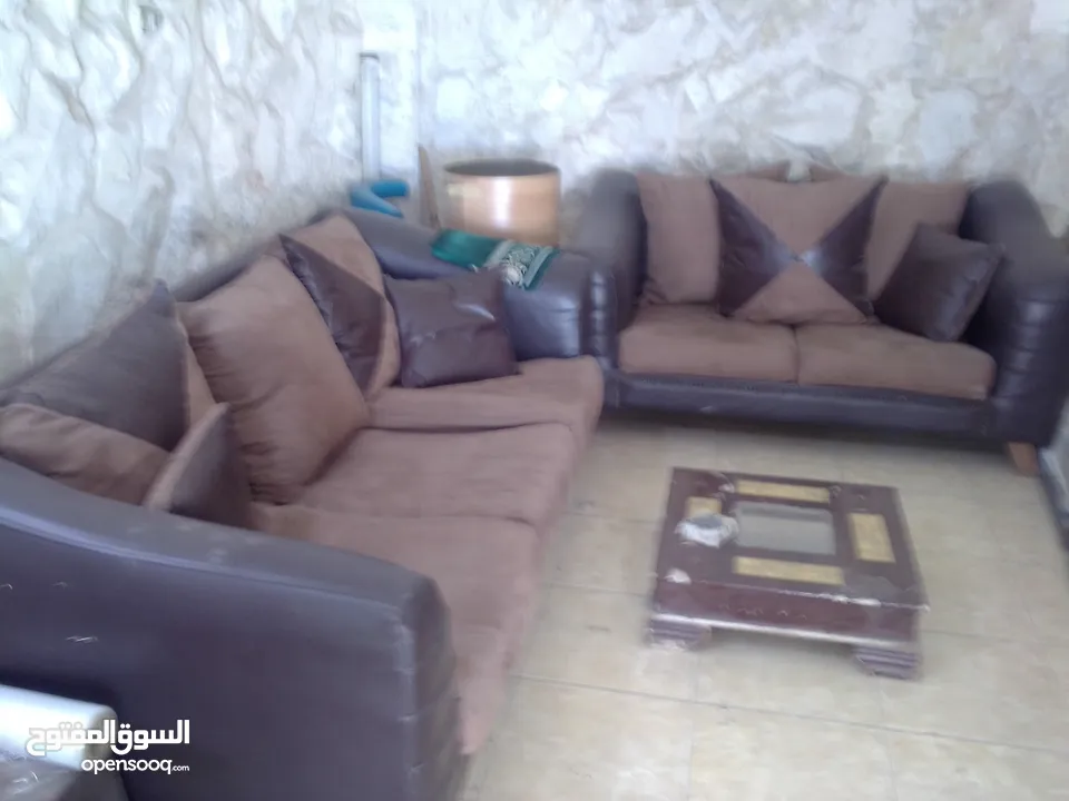 طاقم كنب شبه جديد نظيف للبيع
