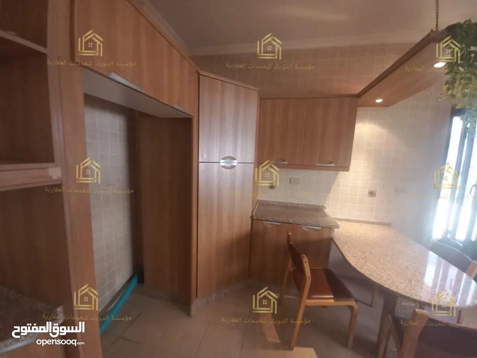 شقة فارغة للايجار دير غبار 200م