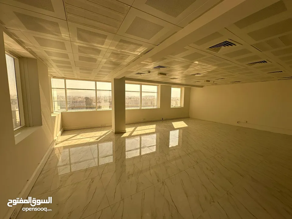 مساحة مكتبية بموقع مميز في العذيبة 18 نوفمبر - Office space in a prime location in Azaiba 18 Nov