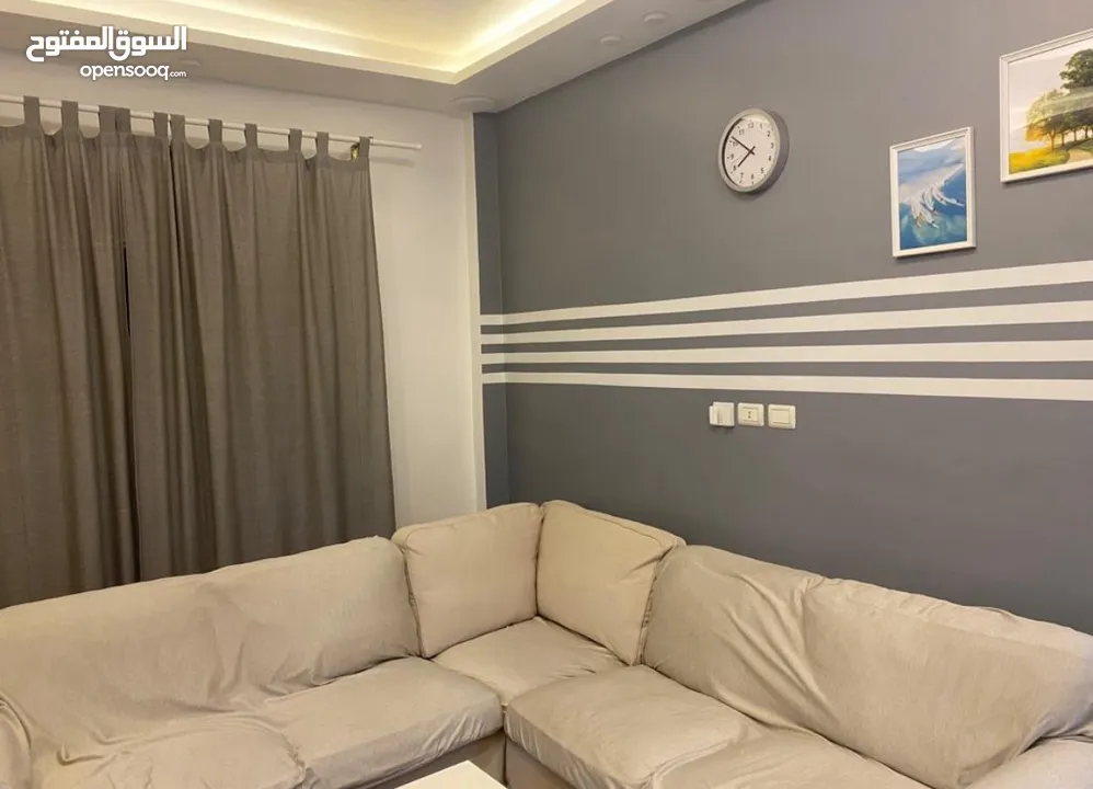 شقة طابقية للبيع خلف الواو و الونك و مسجد المهتدون الزرقاء الجديدة.. لعائلة مغتربين استعمال قليل