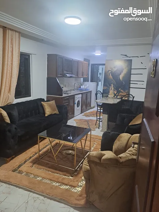 روف مفروش في عبدون مع ترس واسع