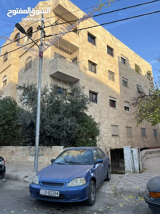 شقة للبيع في ضاحية الأمير حسن  طابق ثالث الأخير بدون مصعد  مكونة من : 2 غرفة نوم  صالون  2 حمام  مطب
