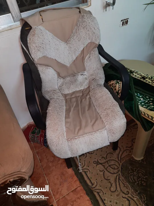 كرسي مكتب بحاجه تجنيد