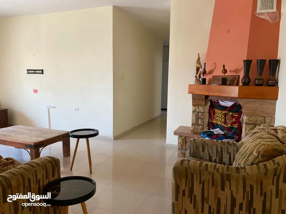 شقة طابق 2 في عمارة صغيرة في منطقة المصايف - منطقة مطلة