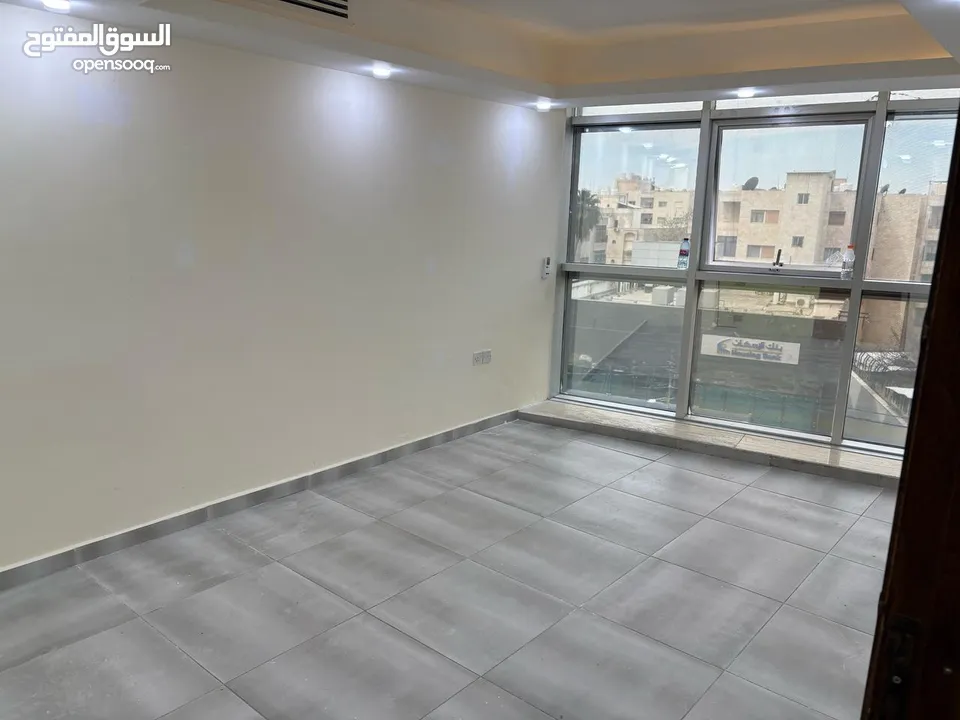 عيادة طبية للإيجار بموقع استراتيجي في مجمع طبي - مرج الحمام