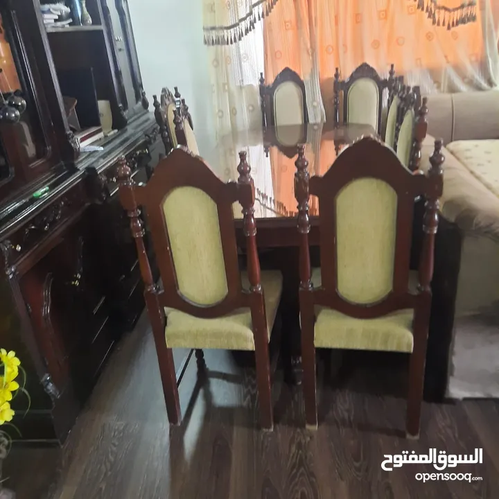 طاولة سفره مع 8 كراسي