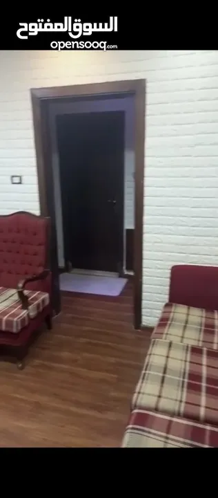 استديو مفروش للايجار، إربد خلف صالة ليالينا بالقرب من محلات سمايل، (اربع غرف  + 3 مكيفات +2 حمامات).