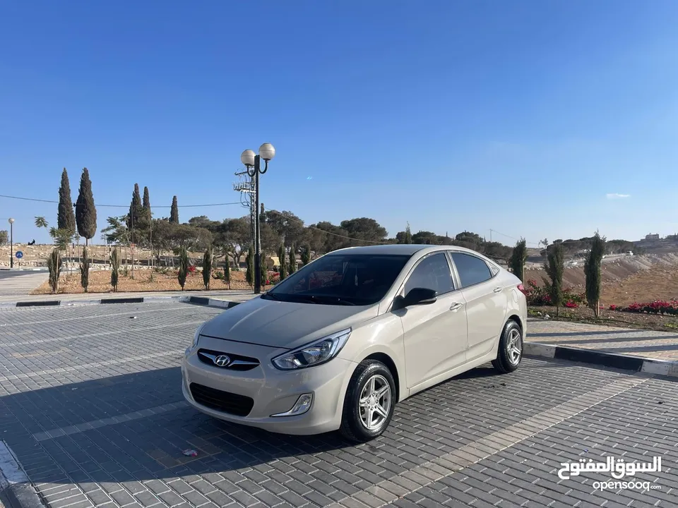 متوفر للبيع هونداي اكسنت 2017 . هوندا سيفيك 2009. كيا بيكانتو 2021