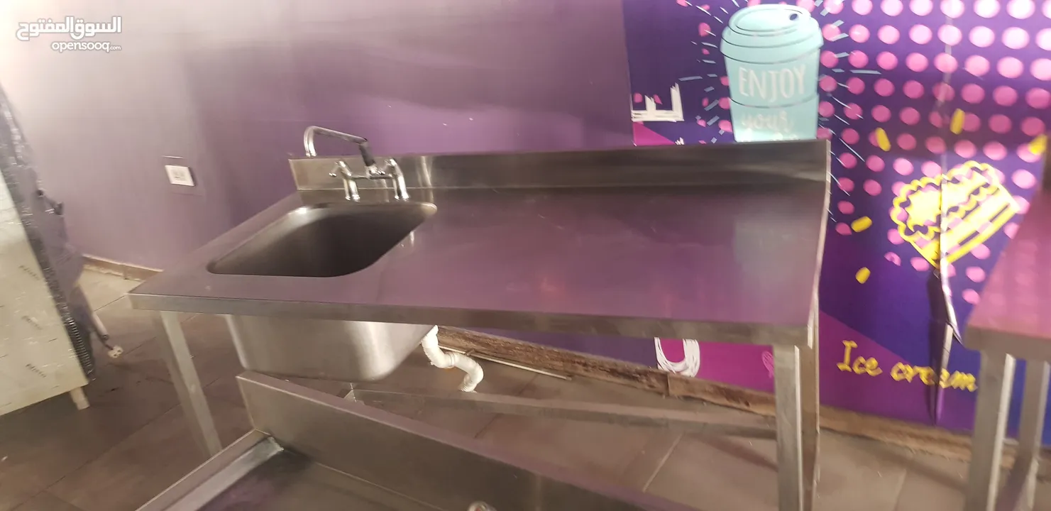معدات مطعم وكافيه صناعة ايطالية بحالة ممتازة تحتوي على جميع مستلزمات مطعم انا فيه بأسعار مناسبة جدا