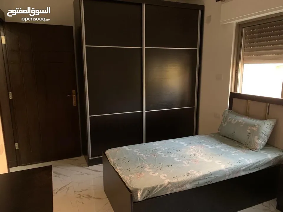 شارع الجامعة - شقة مفروشة ارضي غرفتين شامل المياه والإنترنت للإيجار من المالك مباشرة