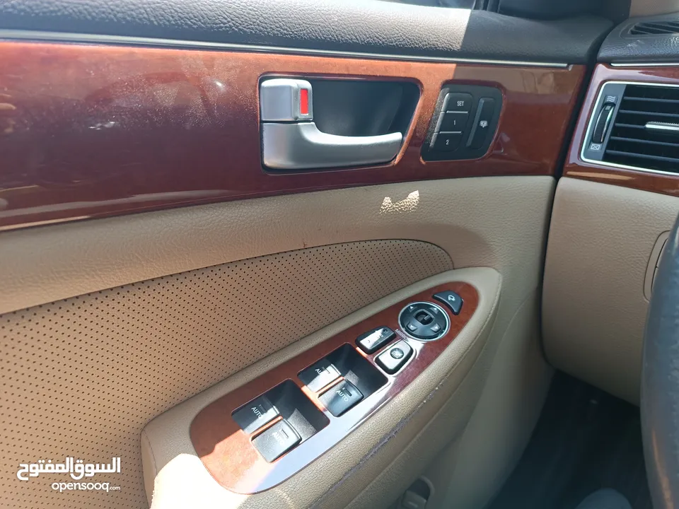 هيونداي جينيسس 2013