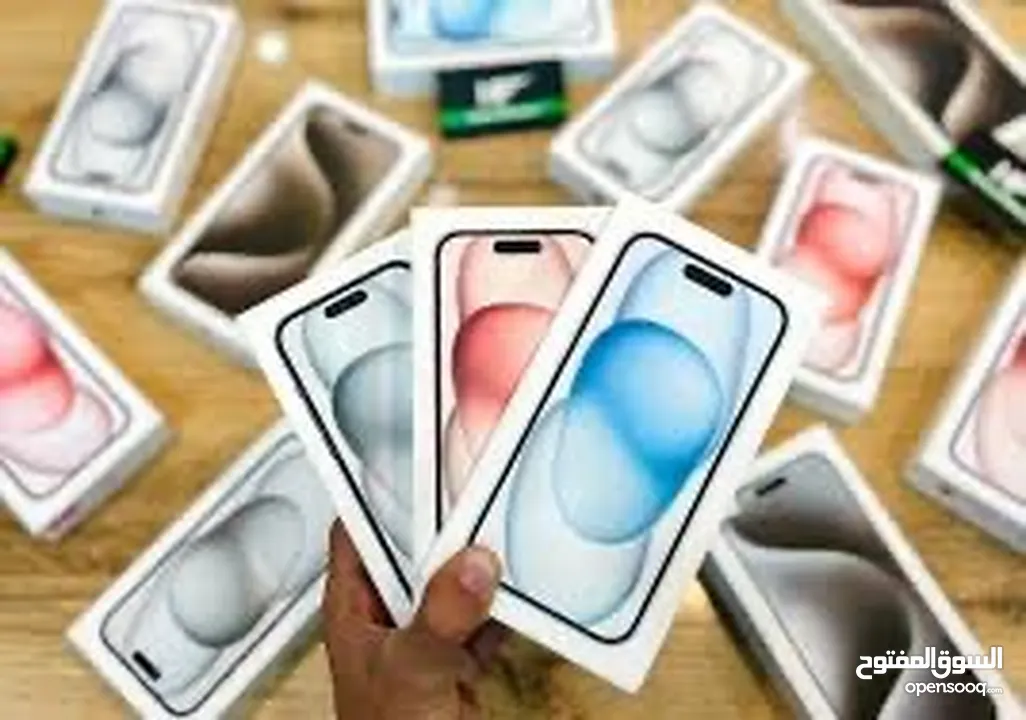 iPhone 15 (128GB/256GB) جديد  كفالة شرق اوسط لمدة عام من تاريخ الشراء الجهاز  يوجد بكج اصلي