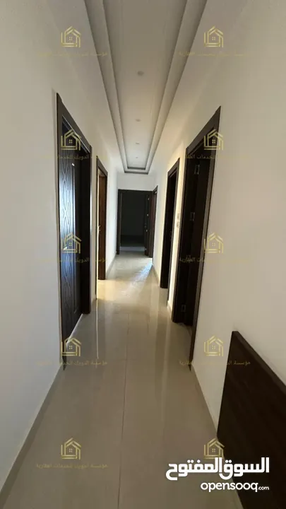 شقة فاخرة - لم تسكن - طريق المطار - 4نوم 2ماستر - 230م - قرب الخدمات العامة