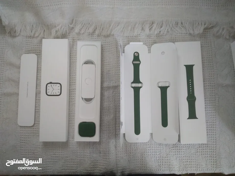 Apple Watch Series 7 Green Aluminum Case Clover Sport Band/ التواصل عن طريق الواتساب