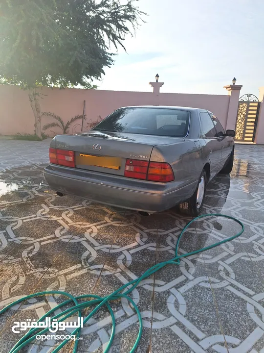 لكسز LS400