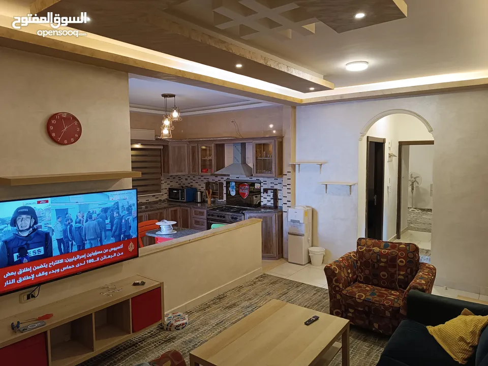 شقة مفروشة ارضية فاخرة للايجار بالقرب من الجامعه الاردنيه و جامعة الاميرة سمية الجبيهة 4 من المالك م